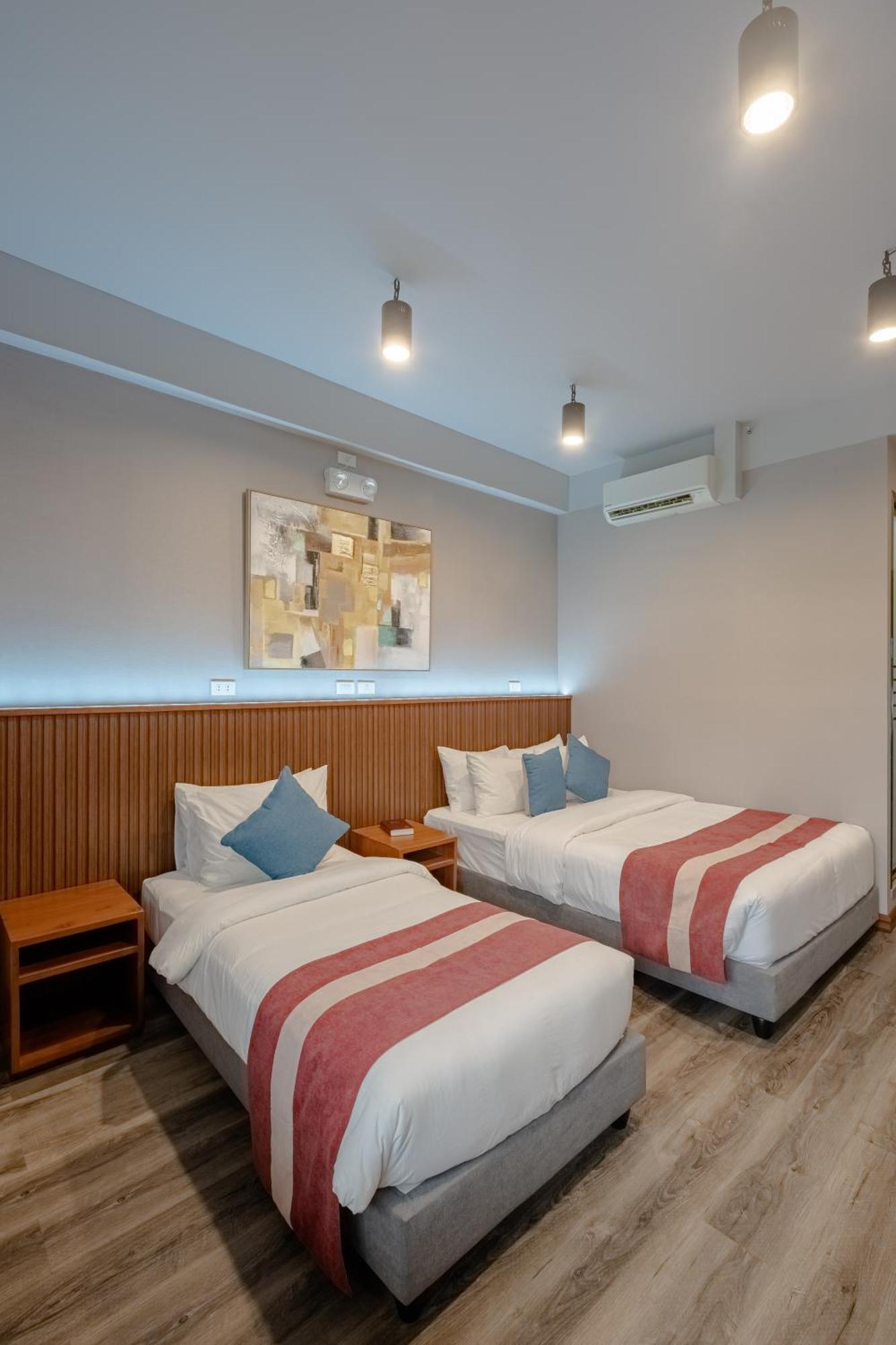 Kekehyu Business Hotel Valencia  Exterior photo